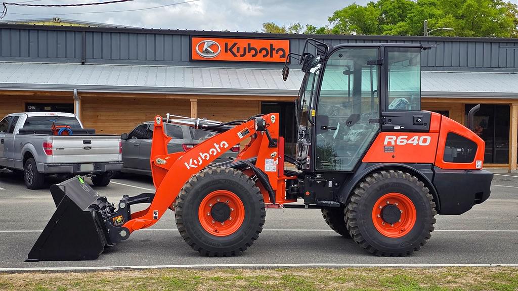 Image of Kubota R640 Primary image