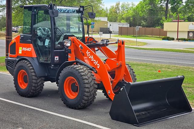 Image of Kubota R640 equipment image 3