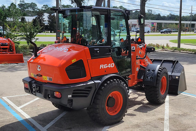 Image of Kubota R640 equipment image 3