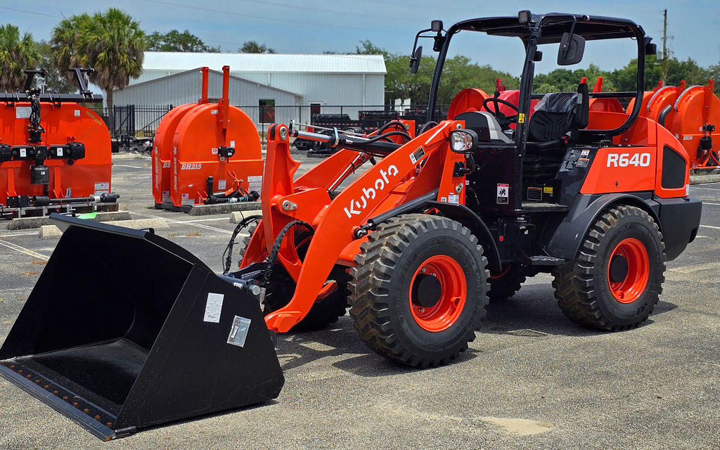 Image of Kubota R640 Primary image