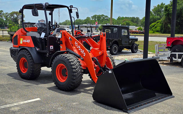 Image of Kubota R640 equipment image 1