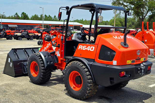 Image of Kubota R640 equipment image 3