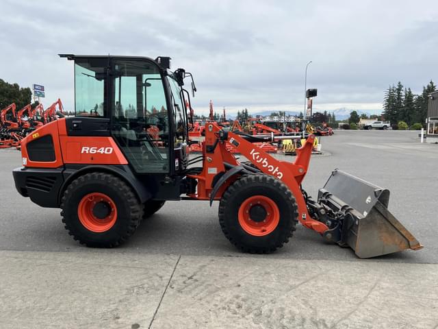 Image of Kubota R640 equipment image 4