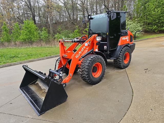 Image of Kubota R640 equipment image 2