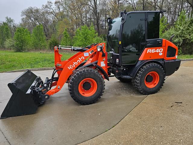 Image of Kubota R640 equipment image 3