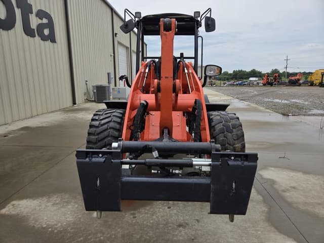 Image of Kubota R640 equipment image 3