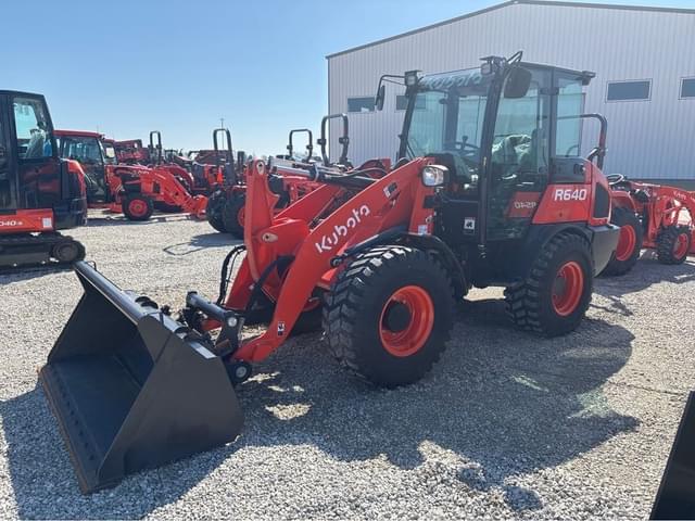 Image of Kubota R640 equipment image 3