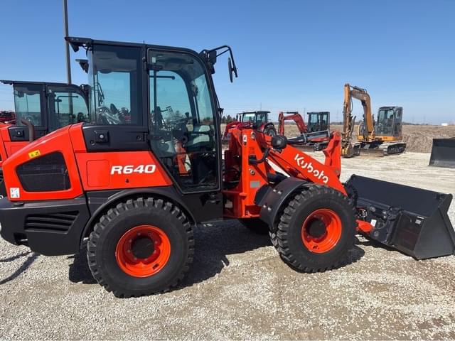 Image of Kubota R640 equipment image 1