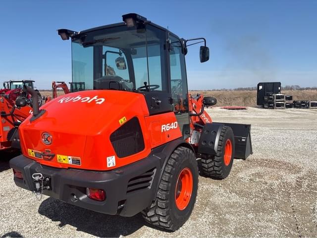 Image of Kubota R640 equipment image 2
