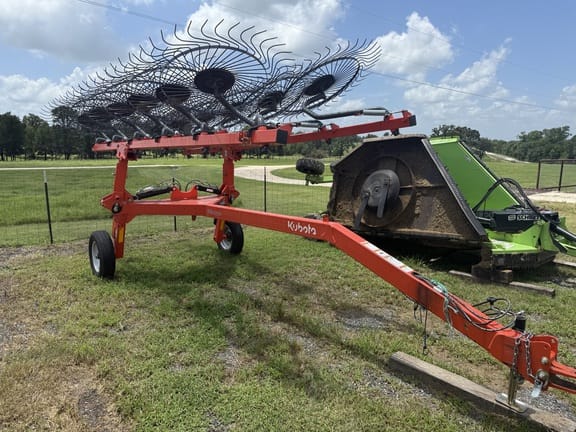 2024 Kubota RA212CR Equipment Image0