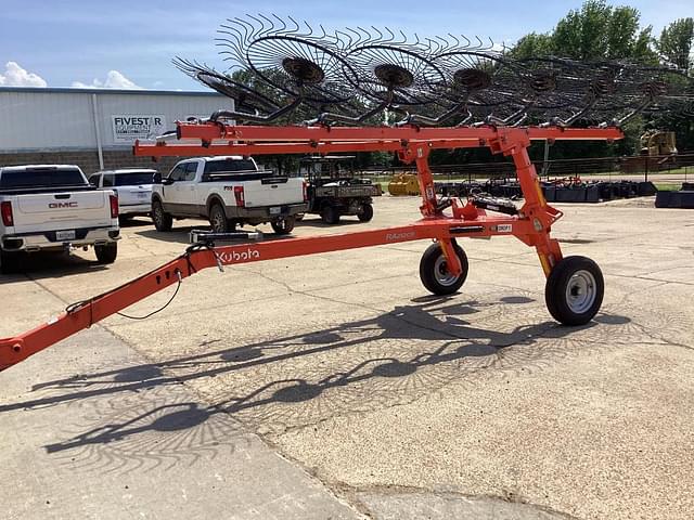 Image of Kubota RA212CR equipment image 2