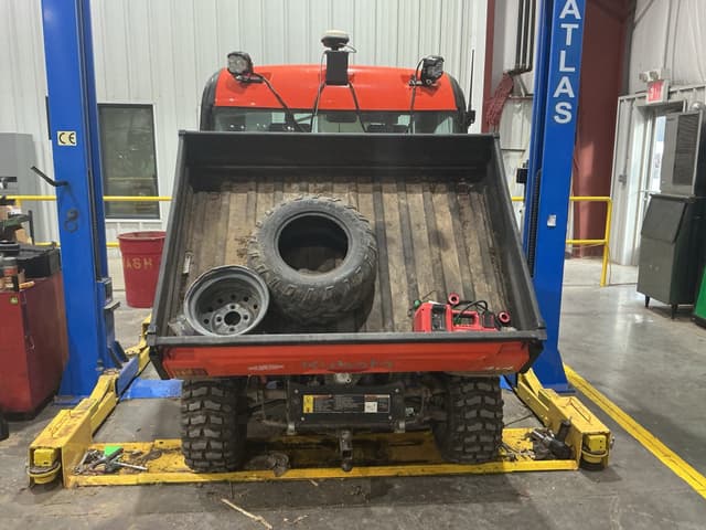 Image of Kubota RTV-X1100C equipment image 4