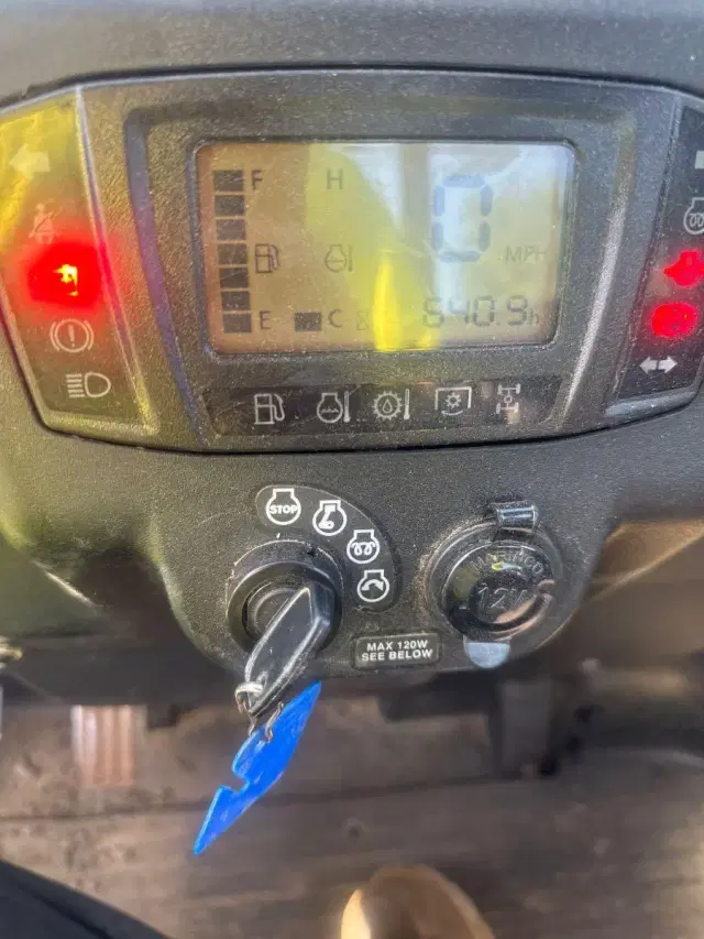 Image of Kubota RTV-X1100C equipment image 1