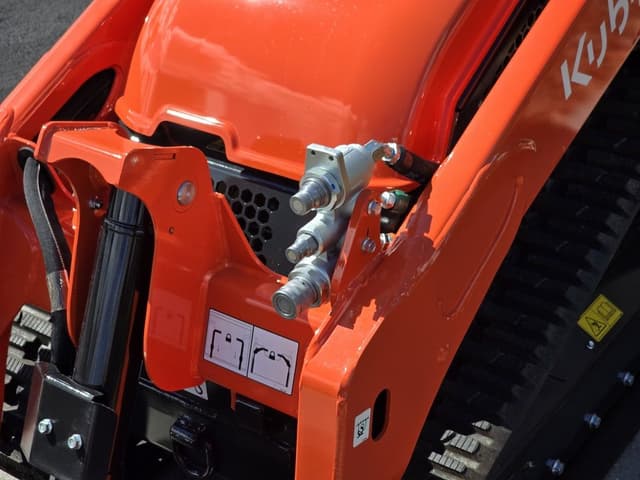 Image of Kubota SCL1000 equipment image 4