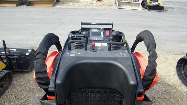 Image of Kubota SCL1000 equipment image 2