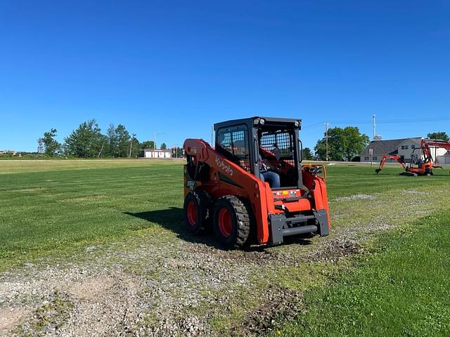 Image of Kubota SSV75 equipment image 3