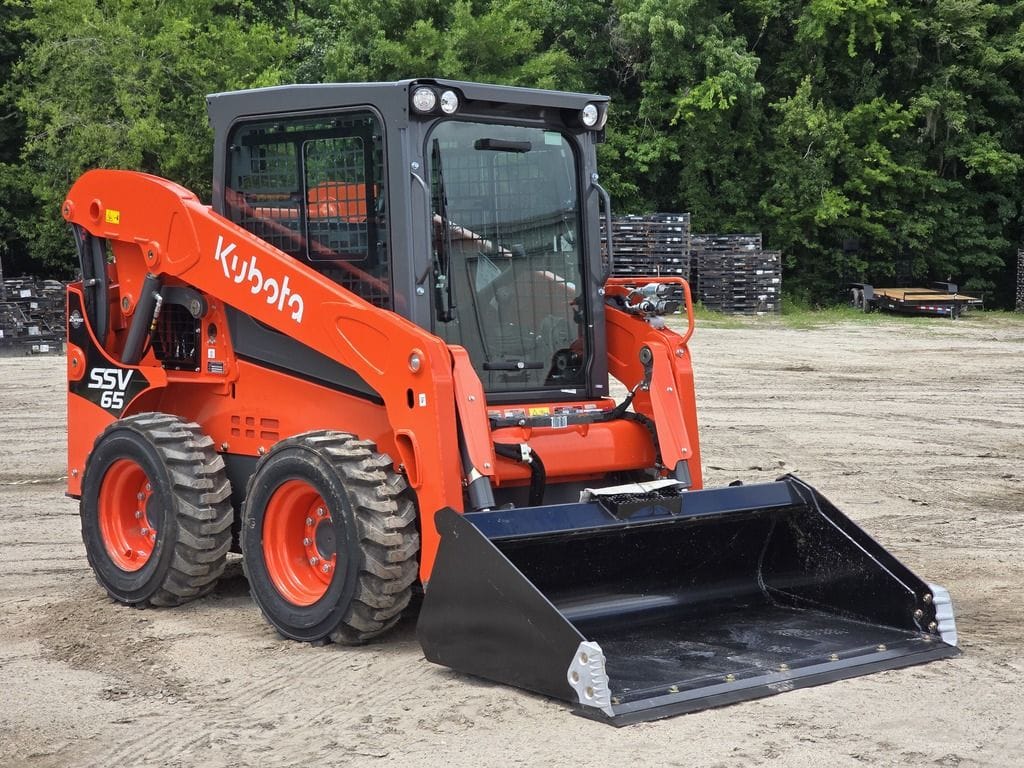2024 Kubota SSV65 Equipment Image0