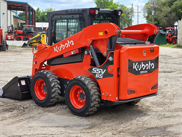 Image of Kubota SSV65 equipment image 2