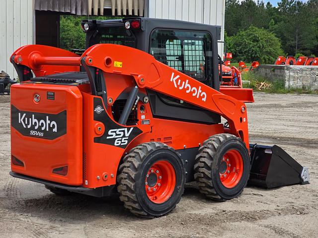 Image of Kubota SSV65 equipment image 3