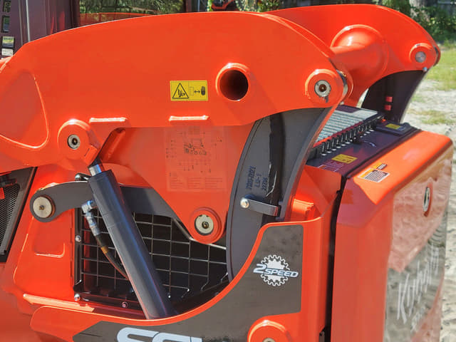 Image of Kubota SSV65 equipment image 4