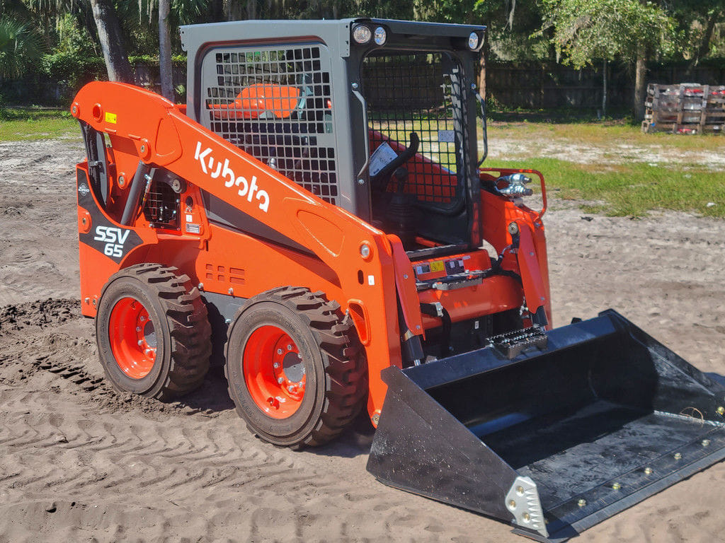 2026 Kubota SSV65 Equipment Image0