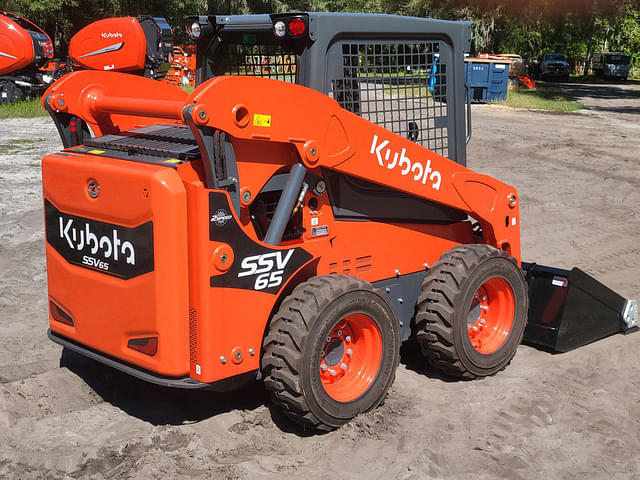 Image of Kubota SSV65 equipment image 4