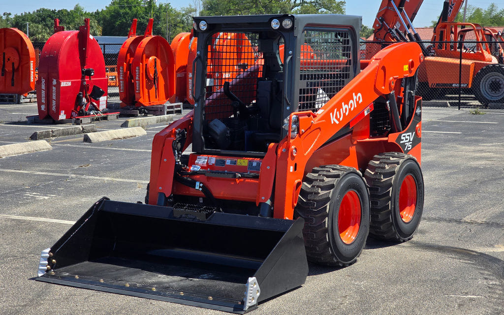 2025 Kubota SSV75 Equipment Image0