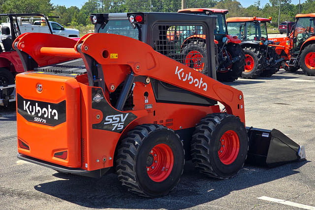 Image of Kubota SSV75 equipment image 2