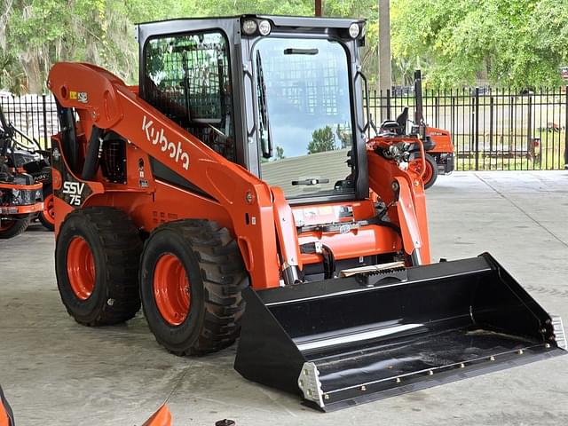 Image of Kubota SSV75 equipment image 2