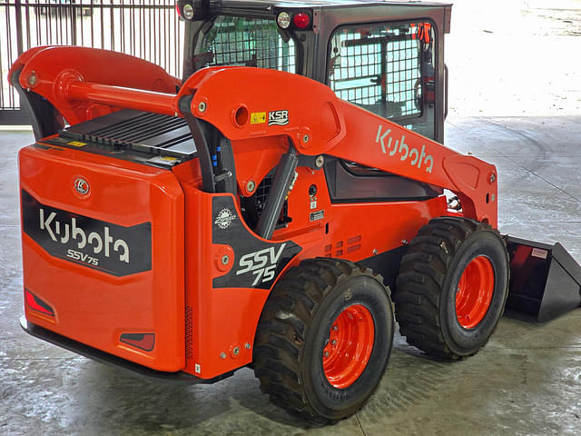 Image of Kubota SSV75 equipment image 3