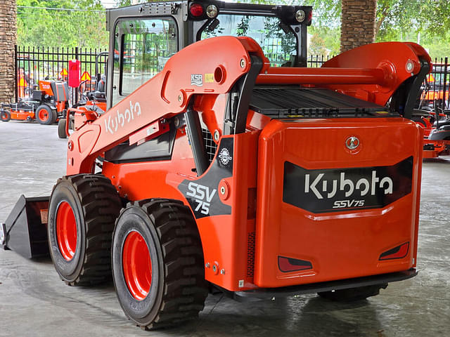 Image of Kubota SSV75 equipment image 4