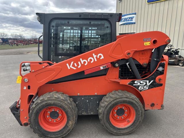 Image of Kubota SSV65PHFC equipment image 2