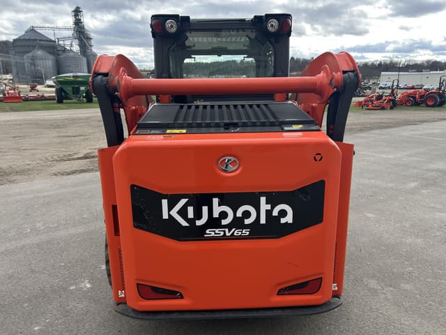 Image of Kubota SSV65 equipment image 4