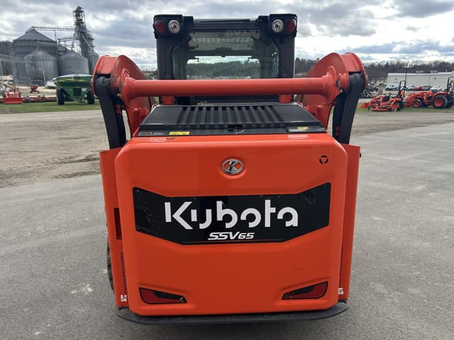 Image of Kubota SSV65PHFC equipment image 4