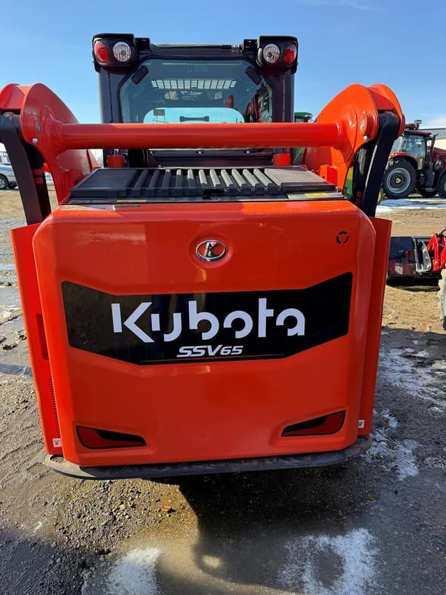 Image of Kubota SSV65 equipment image 4