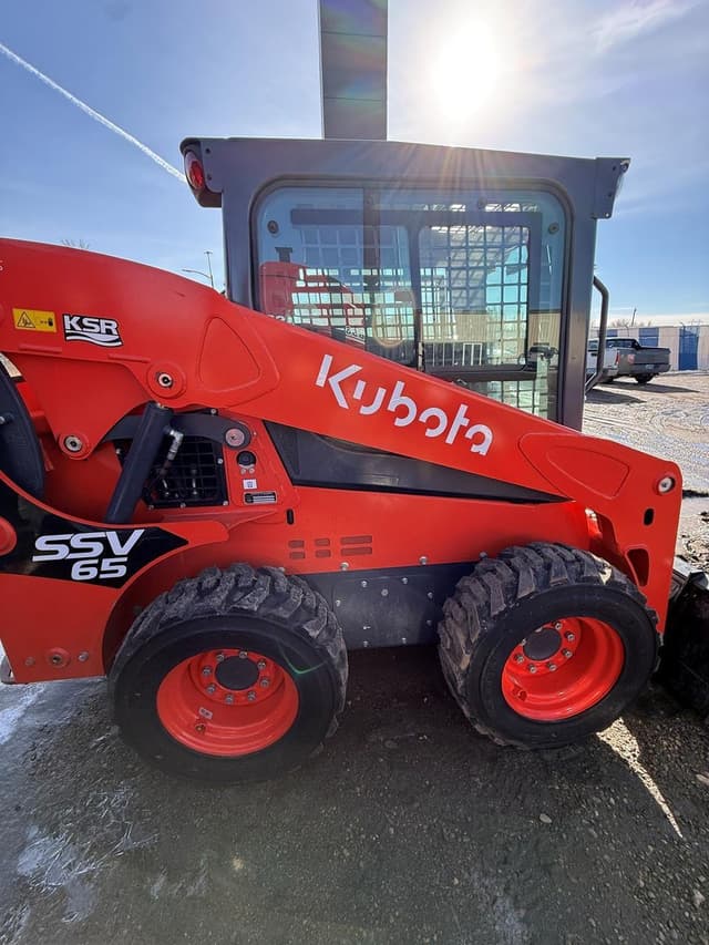 Image of Kubota SSV65 equipment image 1