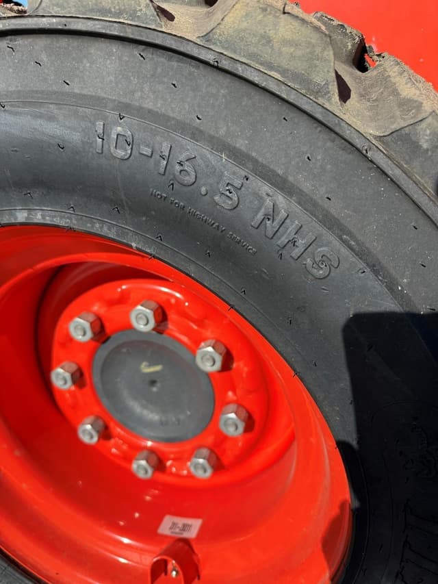 Image of Kubota SSV65 equipment image 3