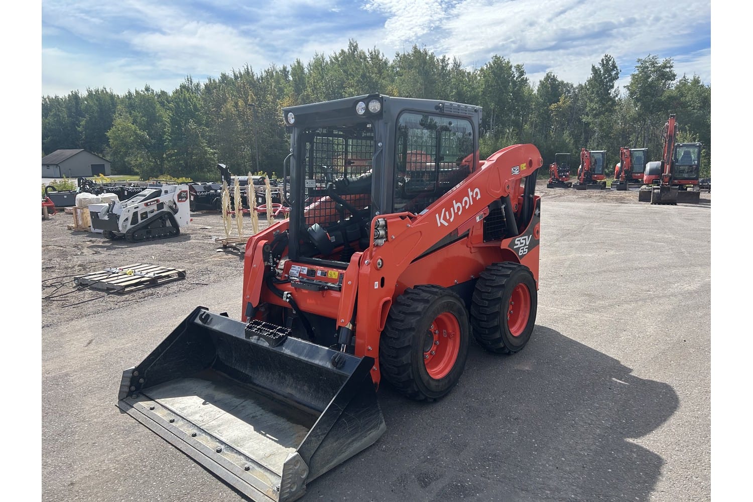 2024 Kubota SSV65 Equipment Image0