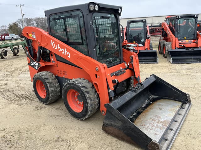 Image of Kubota SSV65 equipment image 2