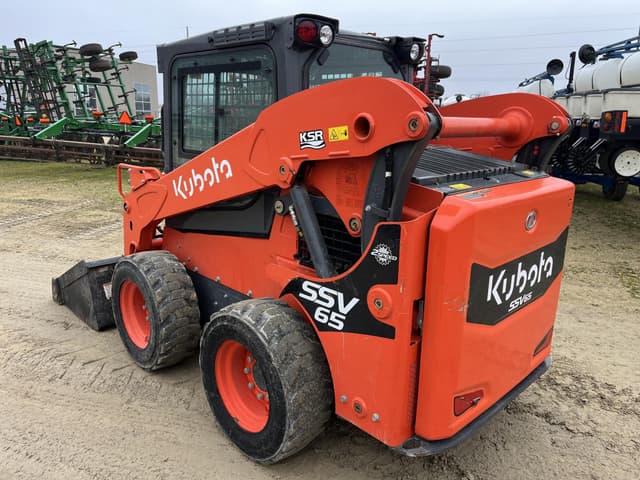 Image of Kubota SSV65 equipment image 4