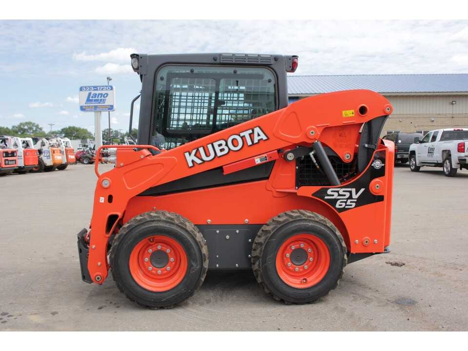 2024 Kubota SSV65 Equipment Image0