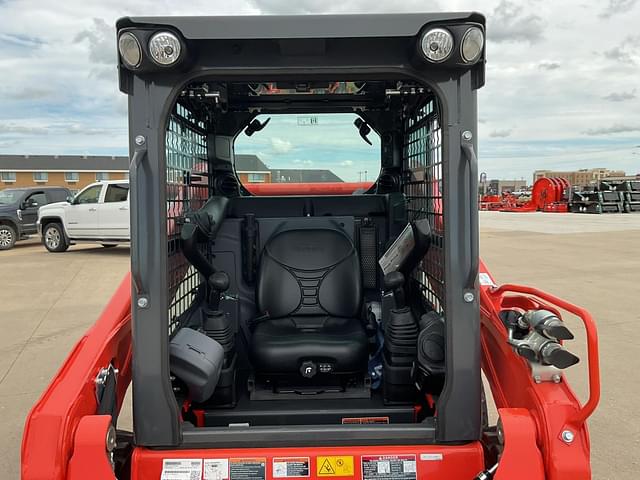 Image of Kubota SSV65 equipment image 3