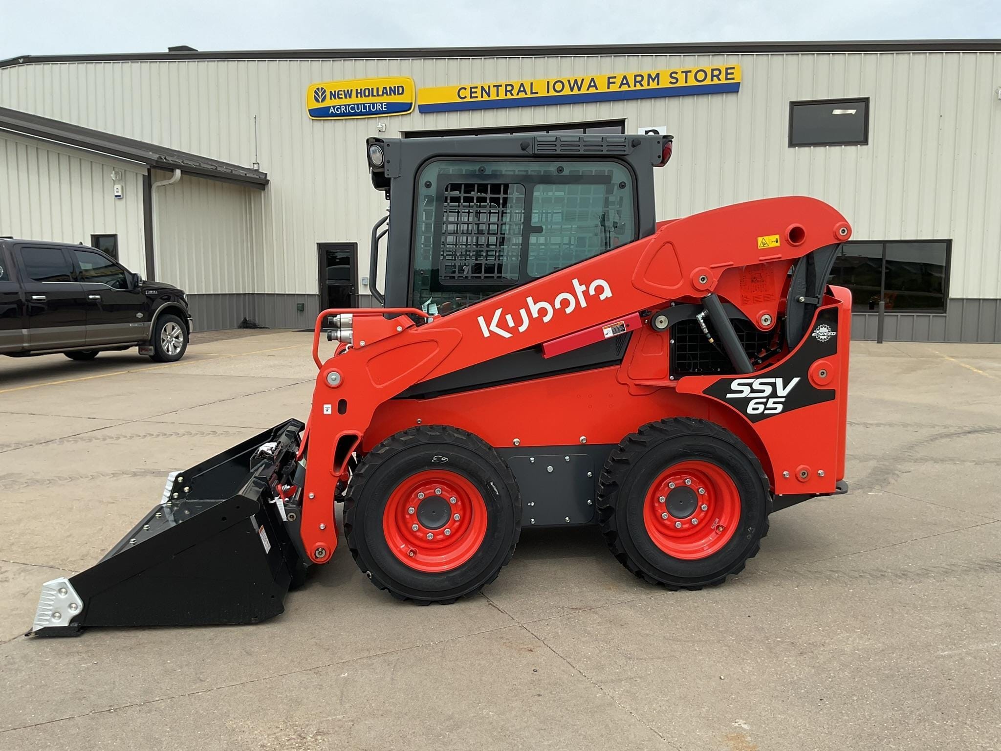 2024 Kubota SSV65 Equipment Image0