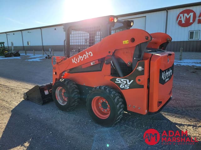 Image of Kubota SSV65 equipment image 4