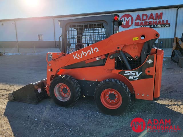 Image of Kubota SSV65 equipment image 3
