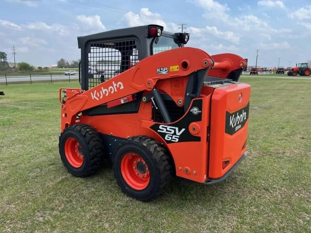 Image of Kubota SSV65 equipment image 1