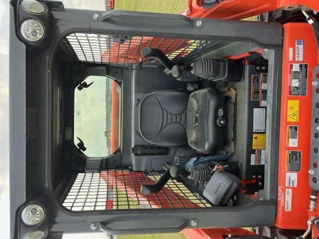 Image of Kubota SSV65 equipment image 4
