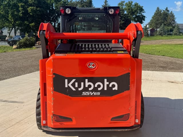 Image of Kubota SSV65 equipment image 4