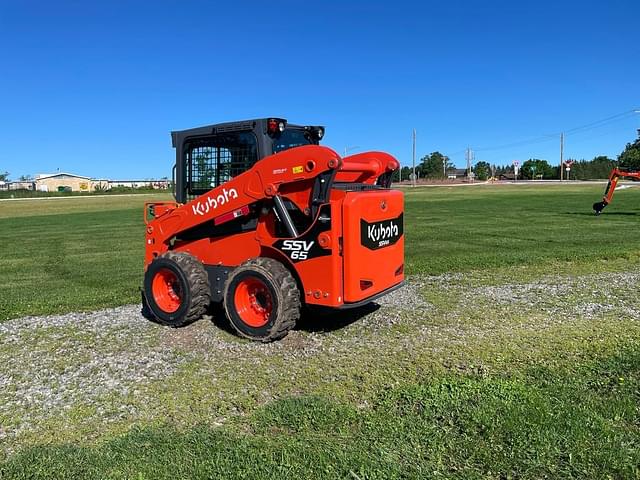 Image of Kubota SSV65 equipment image 2