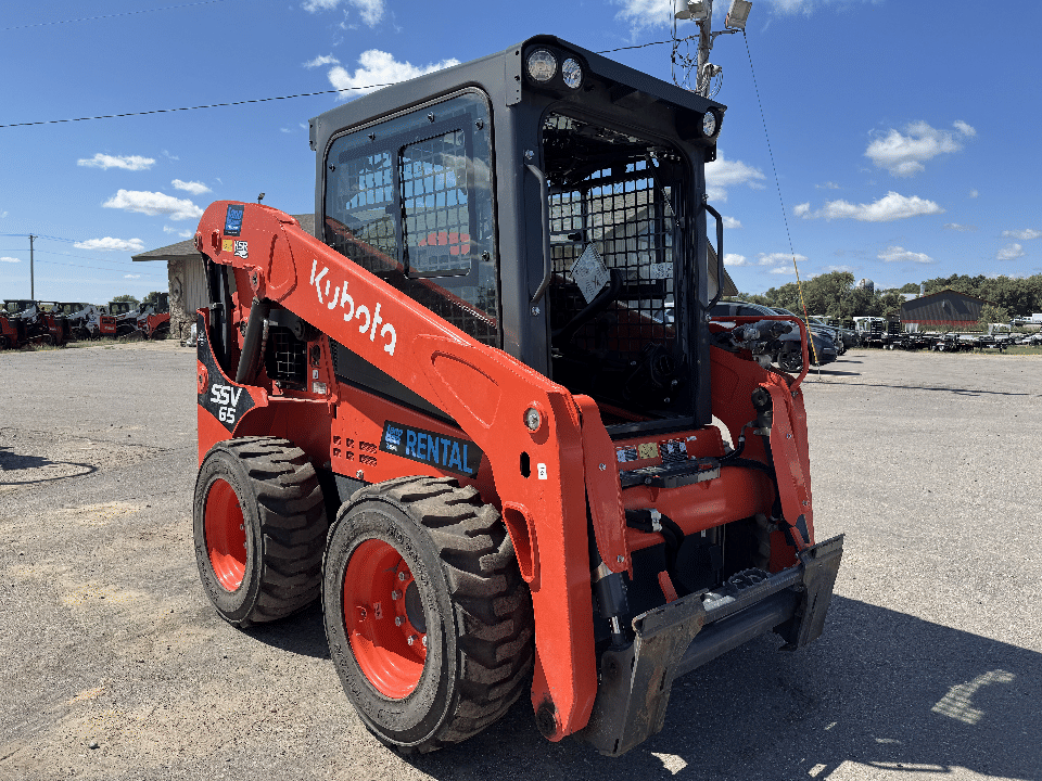 2024 Kubota SSV65HRC Equipment Image0